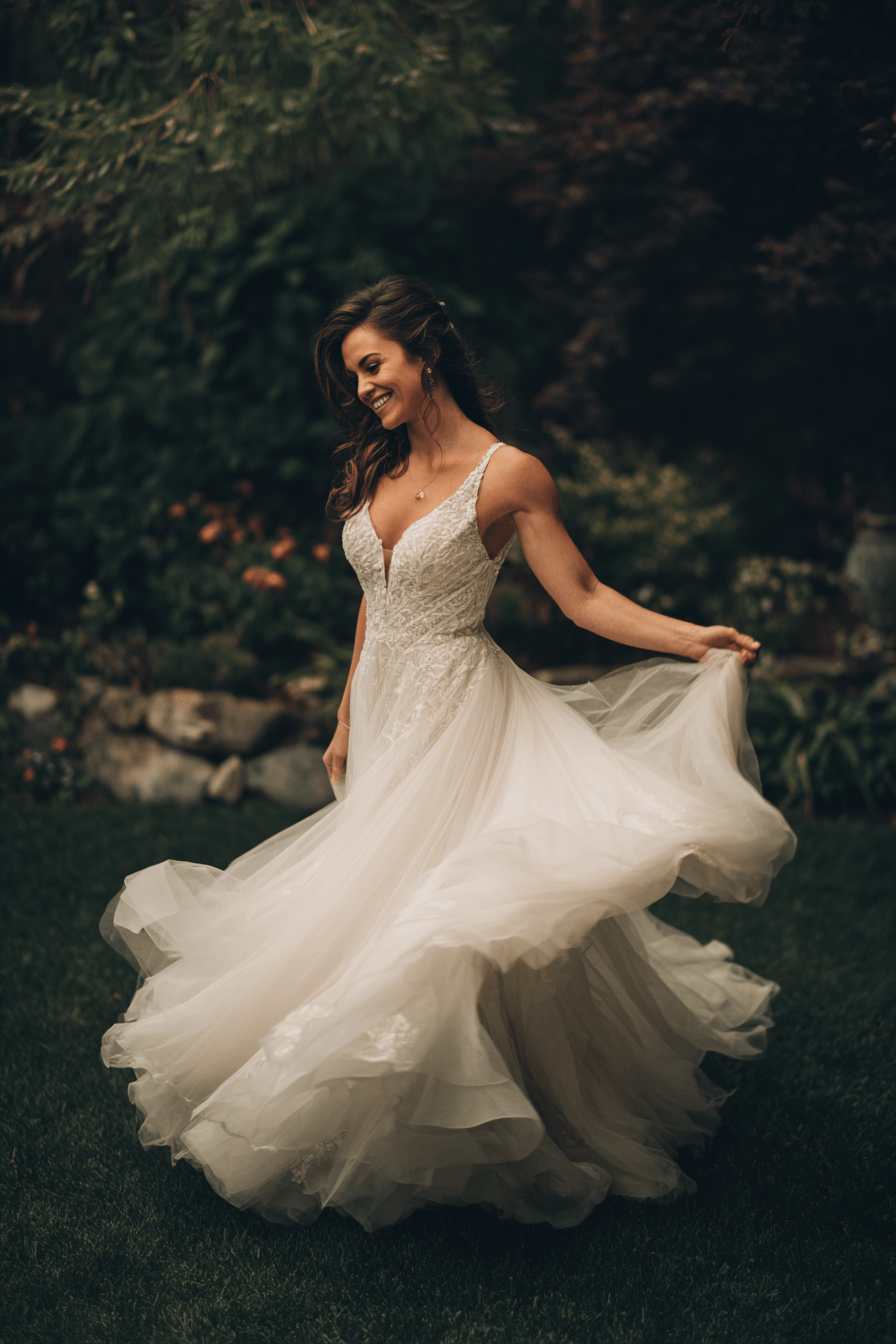 27 Gorgeous Plus Size Wedding Dresses That Flatter Every Curve