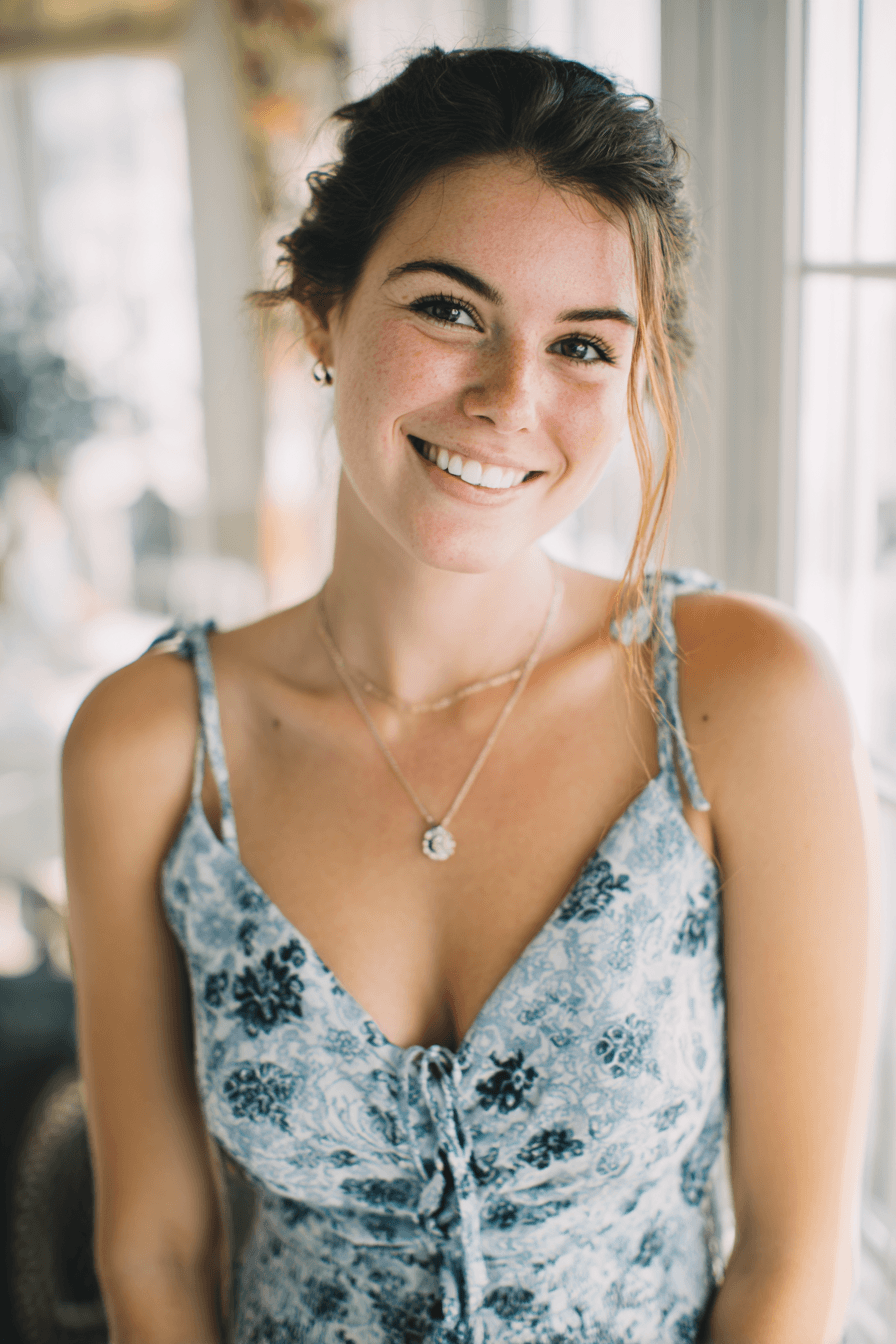 27 Graduation Party Outfit Ideas for Guests to Look Stylish and Celebrate in Style
