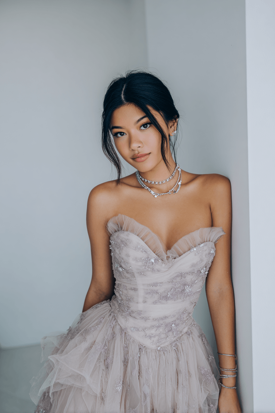 27 Graduation Party Outfit Ideas for Guests to Look Stylish and Celebrate in Style