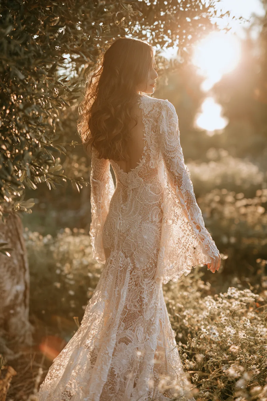 27 Stunning Open Back Wedding Dress Ideas for a Romantic Bridal Look